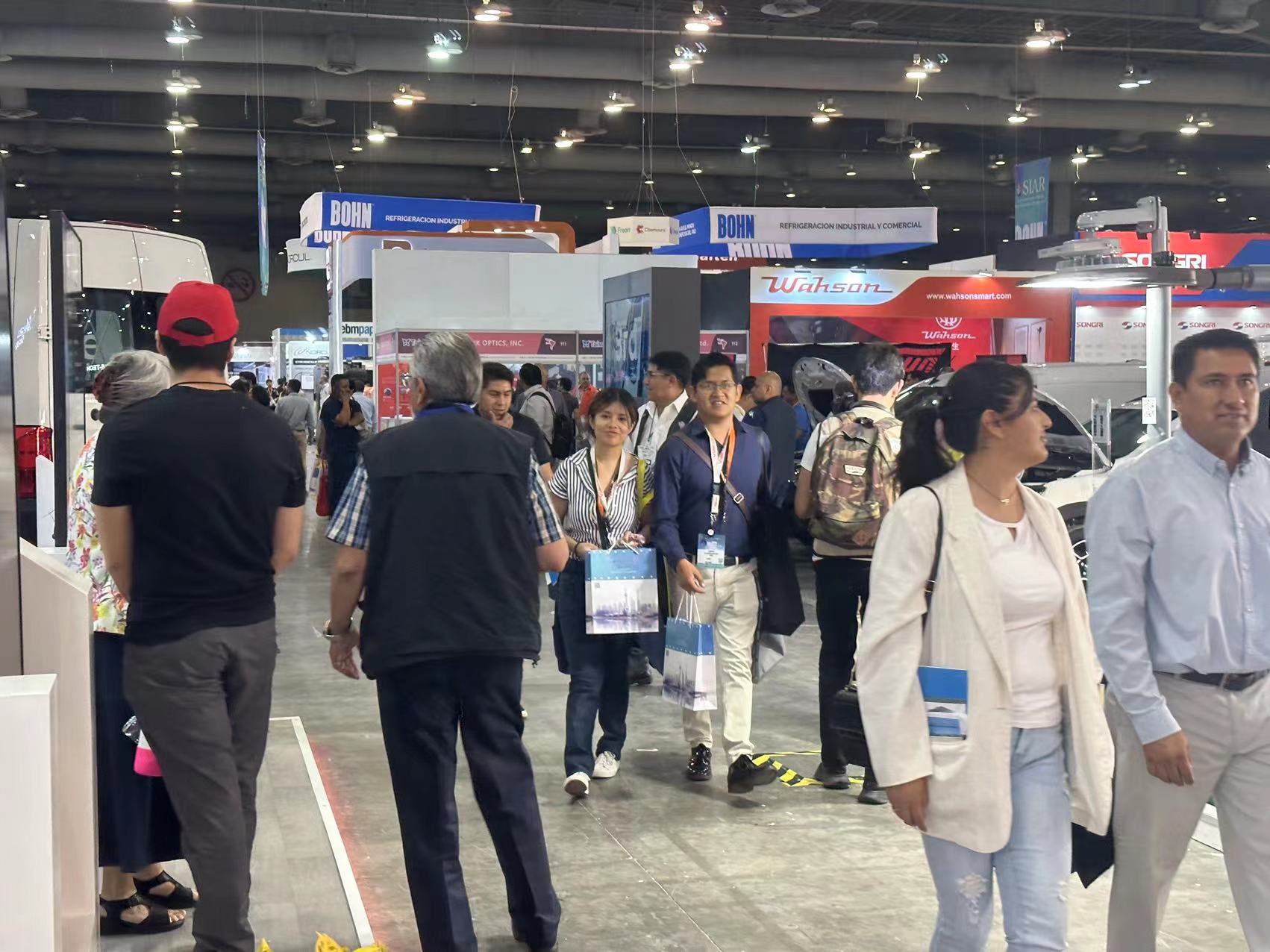 Rong pameran sing melu perusahaan kita wis rampung kanthi sukses!